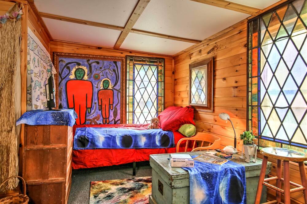 Photo of Bedroom in Robbinsville