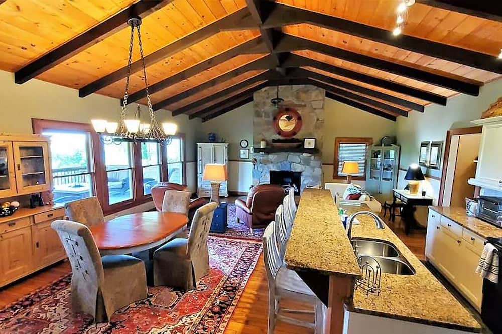 Photo of Kitchen in Glenville