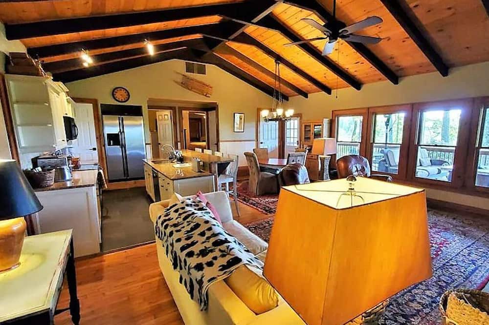 Photo of Kitchen in Glenville