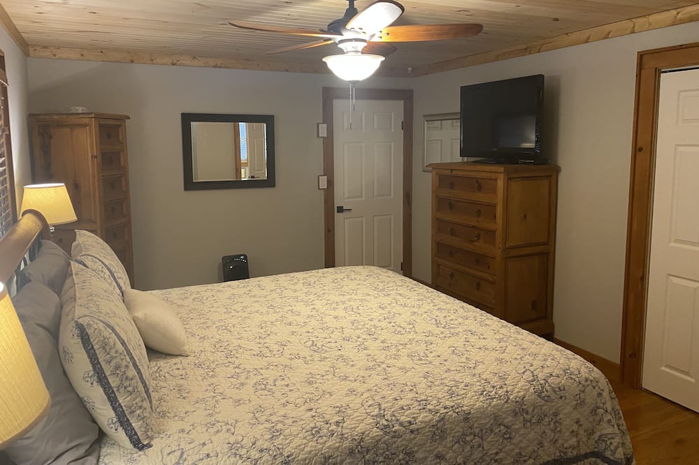 Photo of Bedroom in Glenville