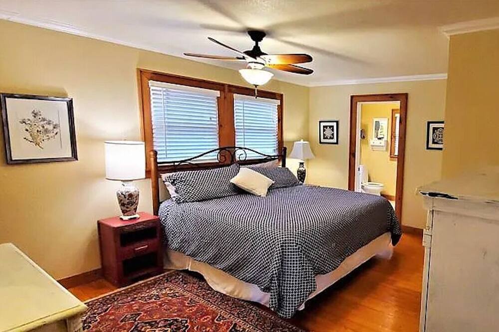 Photo of Bedroom in Glenville
