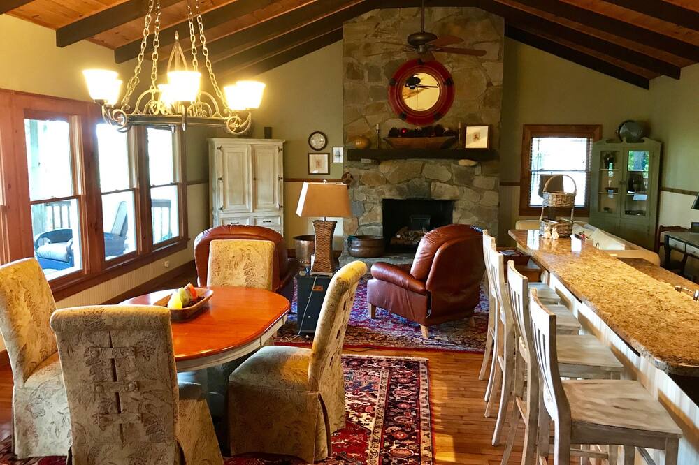 Photo of Livingroom in Glenville