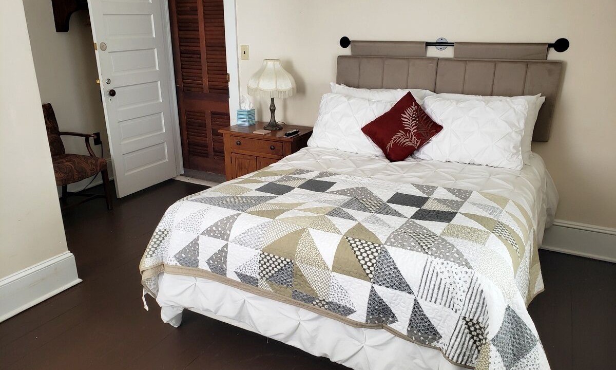 Photo of Bedroom in Hendersonville