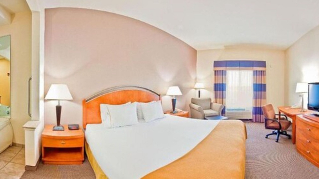 Photo of Bedroom in Forest City