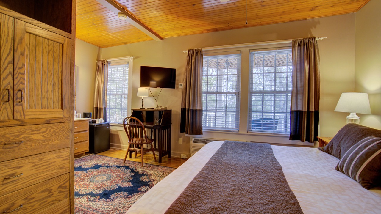 Photo of Bedroom in Flat Rock
