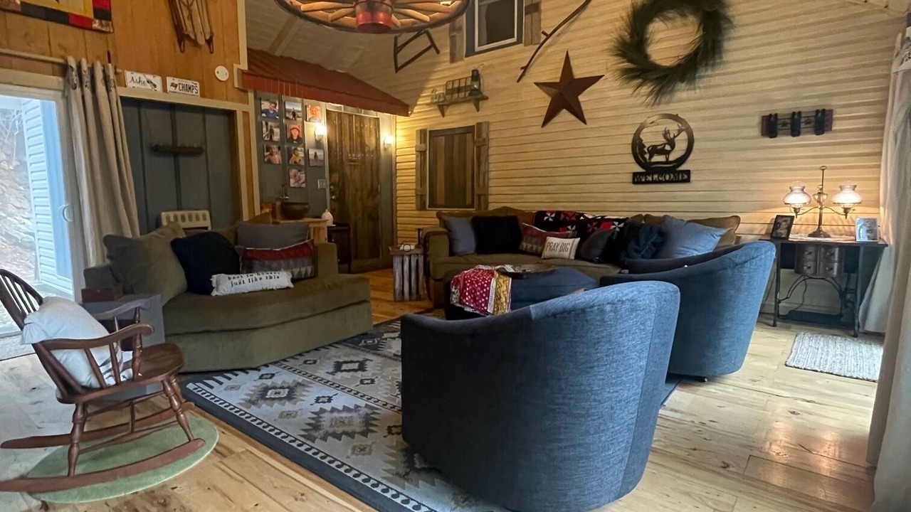 Photo of Livingroom in Creston