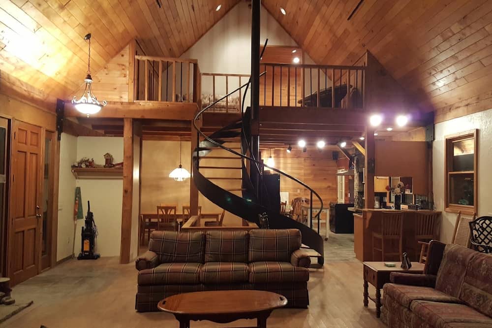 Photo of Livingroom in Cullowhee