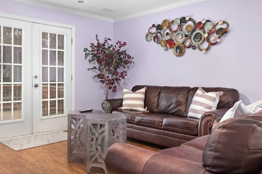 Photo of Livingroom in Northeast Raleigh