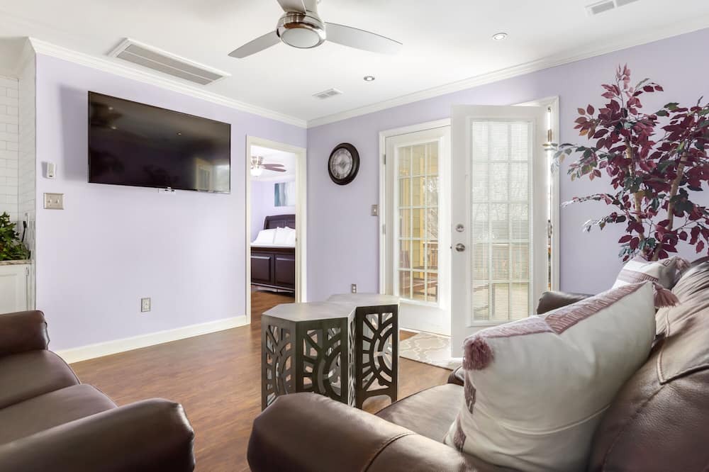 Photo of Livingroom in Northeast Raleigh
