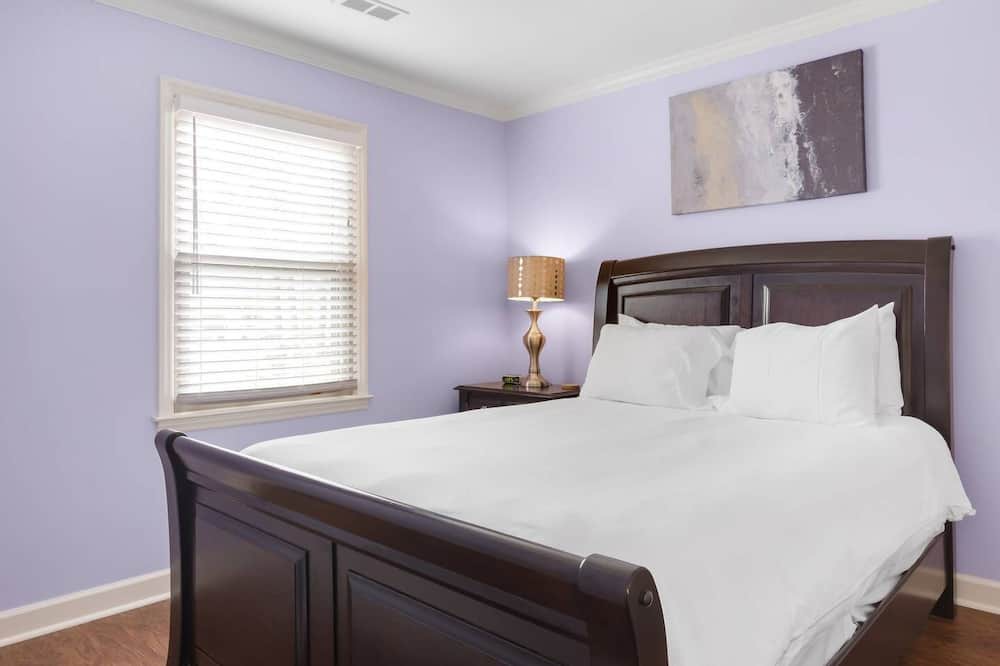 Photo of Bedroom in Northeast Raleigh