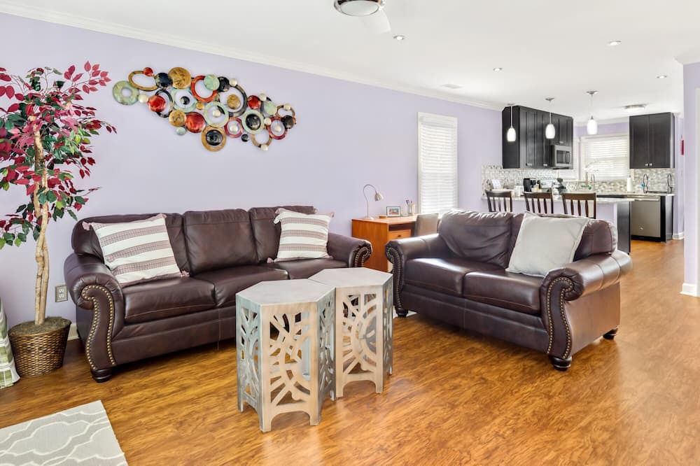 Photo of Livingroom in Northeast Raleigh