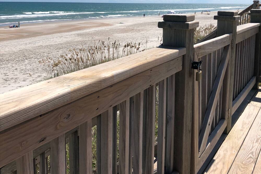 Photo of Patio Balcony in Topsail Beach