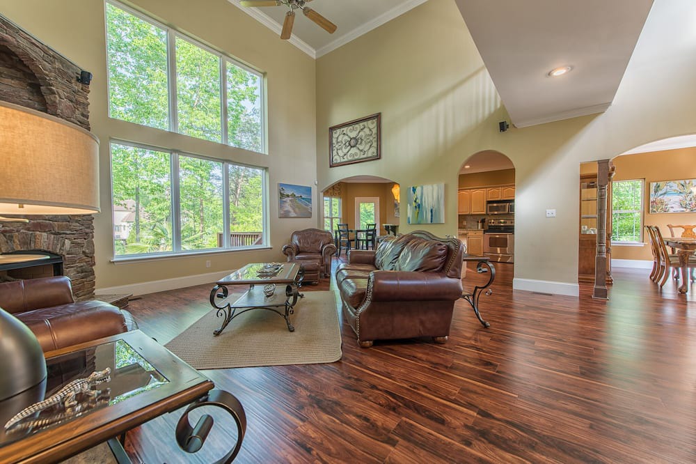 Photo of Bedroom in Barium Springs