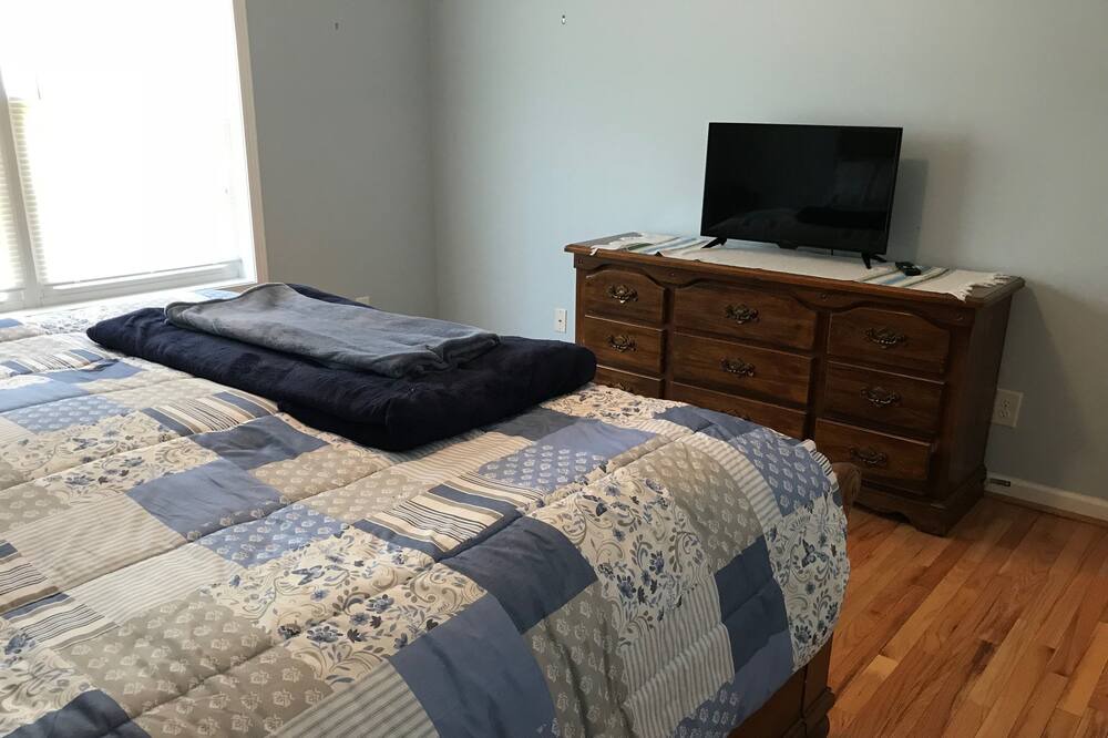 Photo of Bedroom in Lake Toxaway