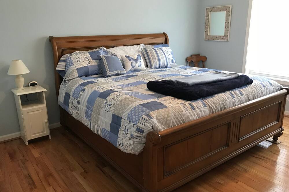 Photo of Bedroom in Lake Toxaway