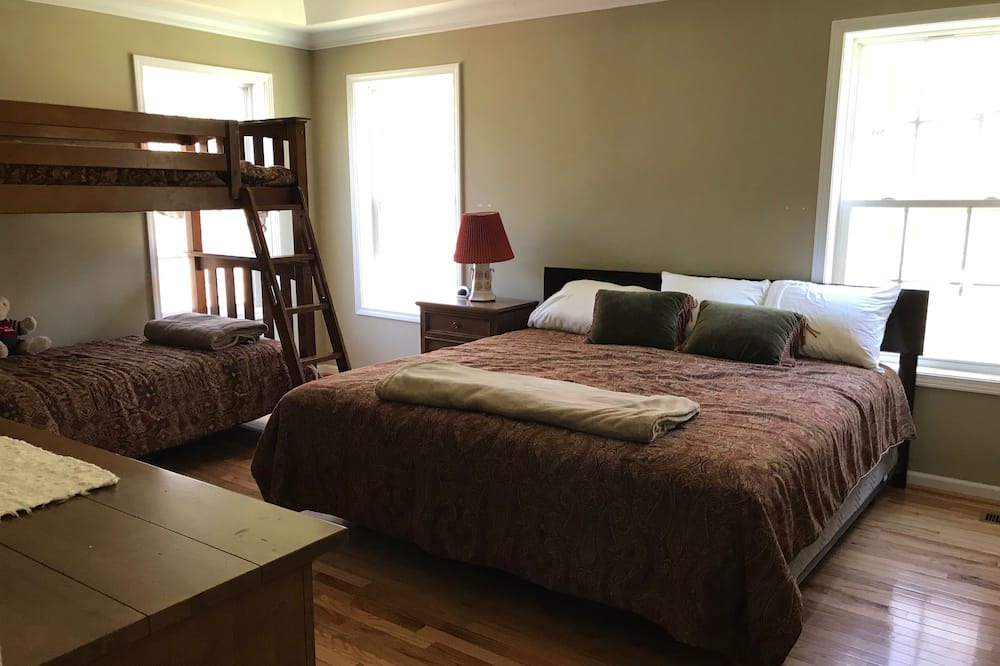 Photo of Bedroom in Lake Toxaway