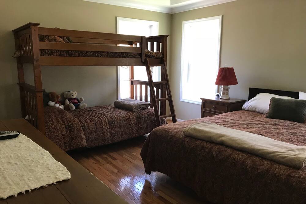 Photo of Bedroom in Lake Toxaway