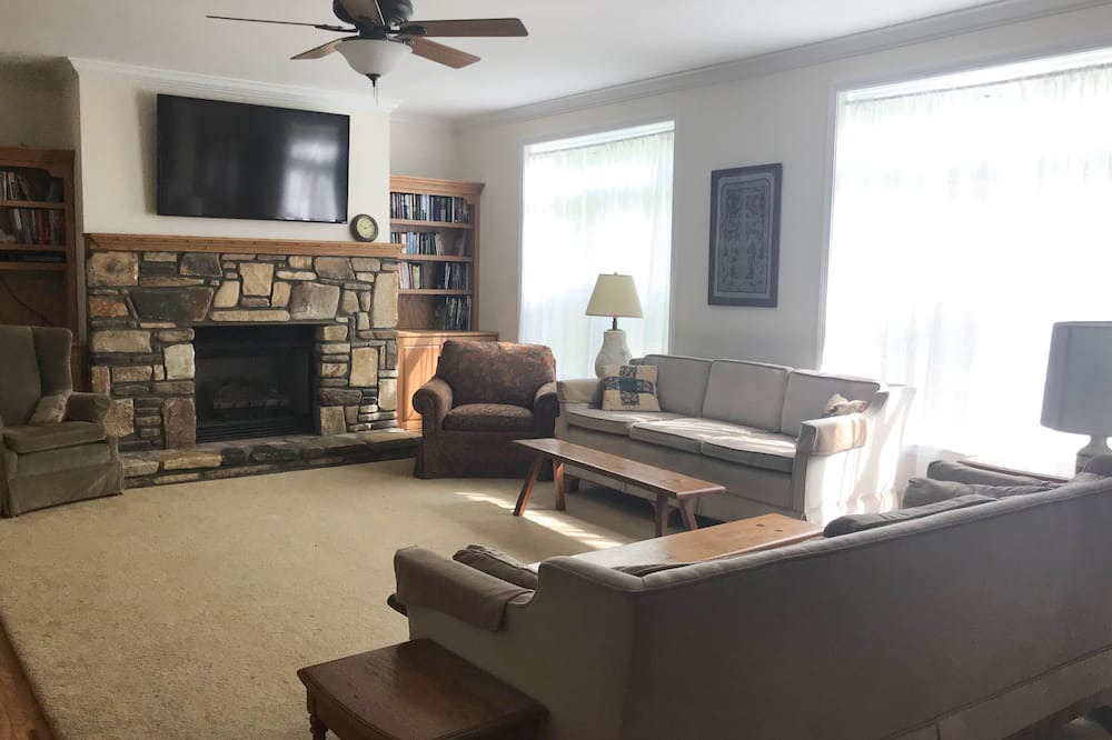 Photo of Livingroom in Lake Toxaway
