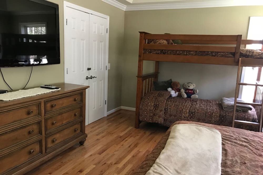 Photo of Bedroom in Lake Toxaway