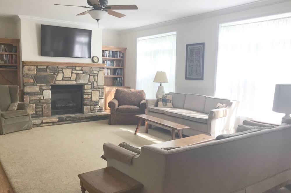 Photo of Bedroom in Lake Toxaway