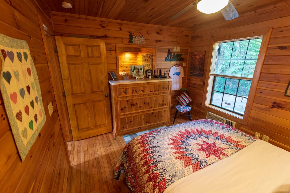 Photo of Bedroom in Bear Den