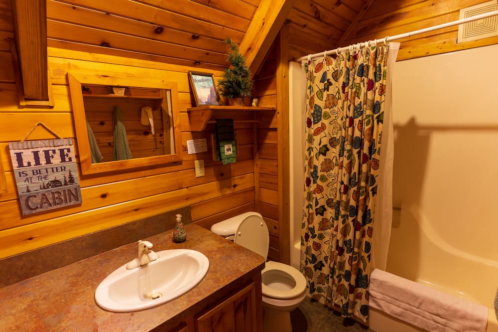Photo of Bathroom in Bear Den