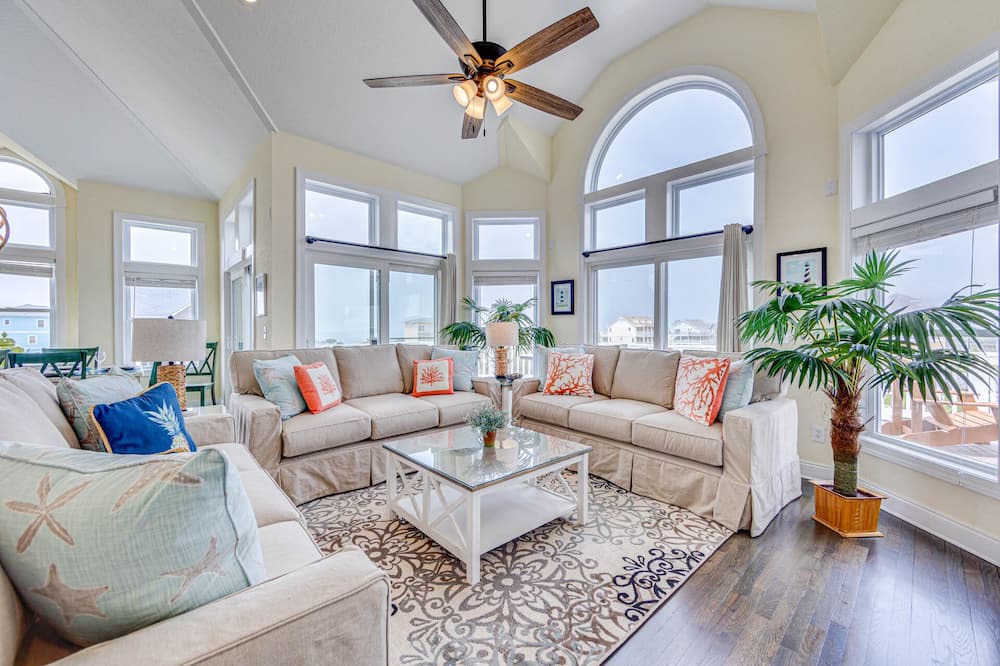 Photo of Bedroom in Wind Over Waves