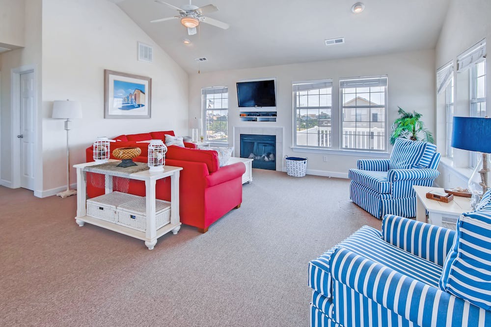 Photo of Bedroom in Wind Over Waves