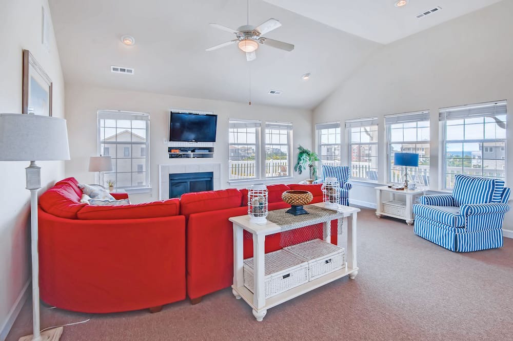 Photo of Bedroom in Wind Over Waves