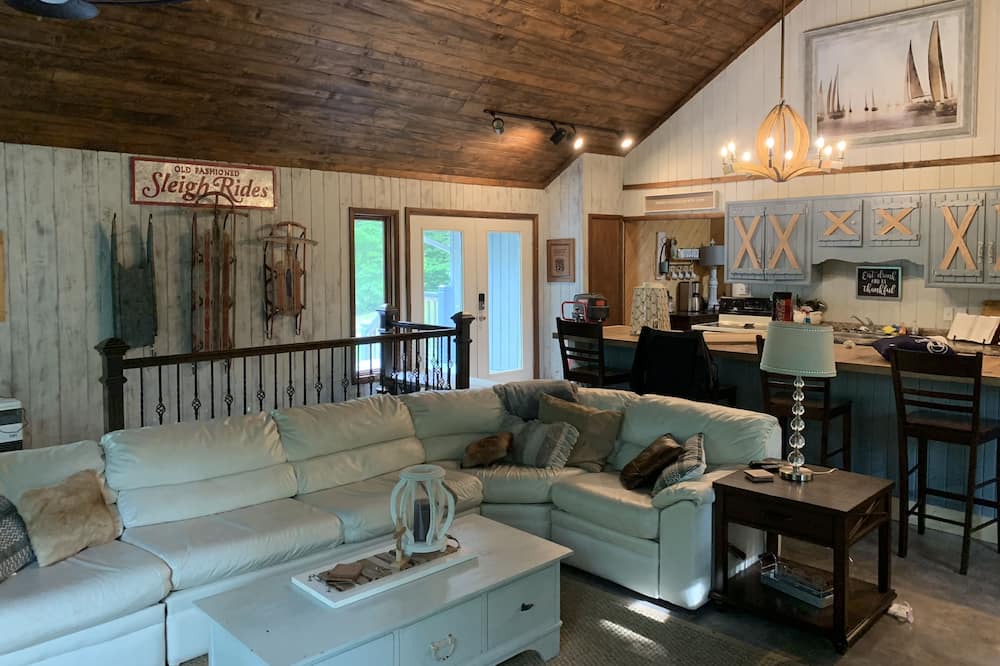 Photo of Livingroom in Robbinsville