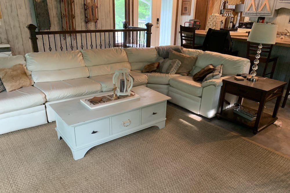 Photo of Livingroom in Robbinsville