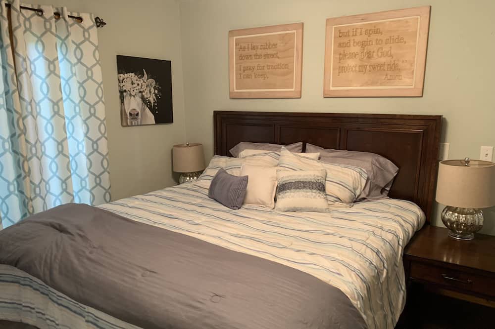 Photo of Bedroom in Robbinsville