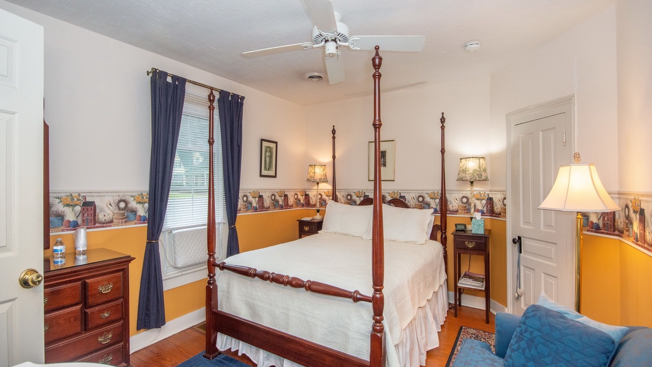 Photo of Bedroom in Burnsville