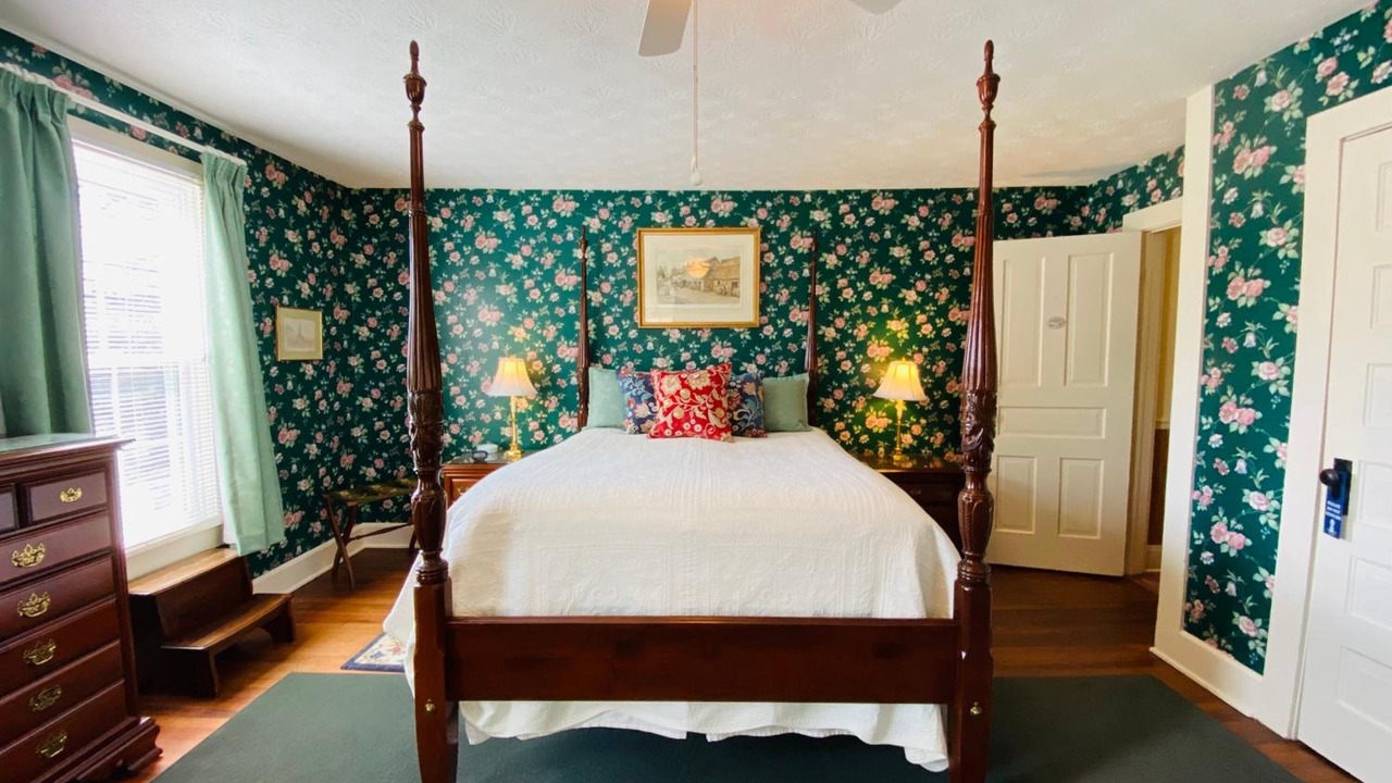 Photo of Bedroom in Burnsville