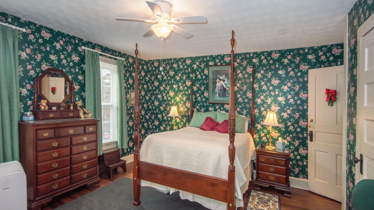 Photo of Bedroom in Burnsville