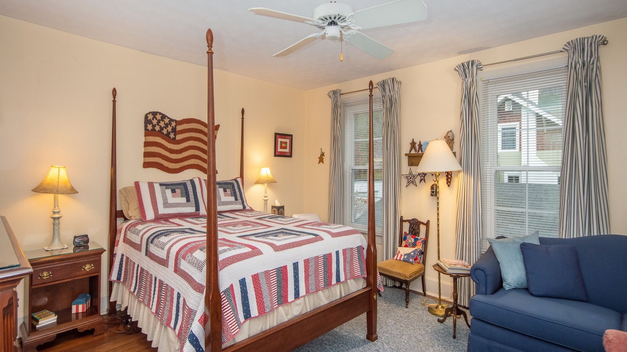 Photo of Bedroom in Burnsville