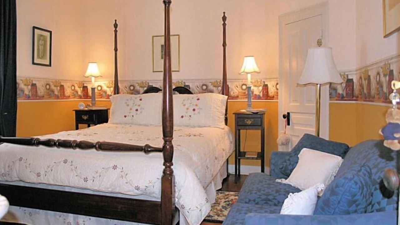 Photo of Bedroom in Burnsville