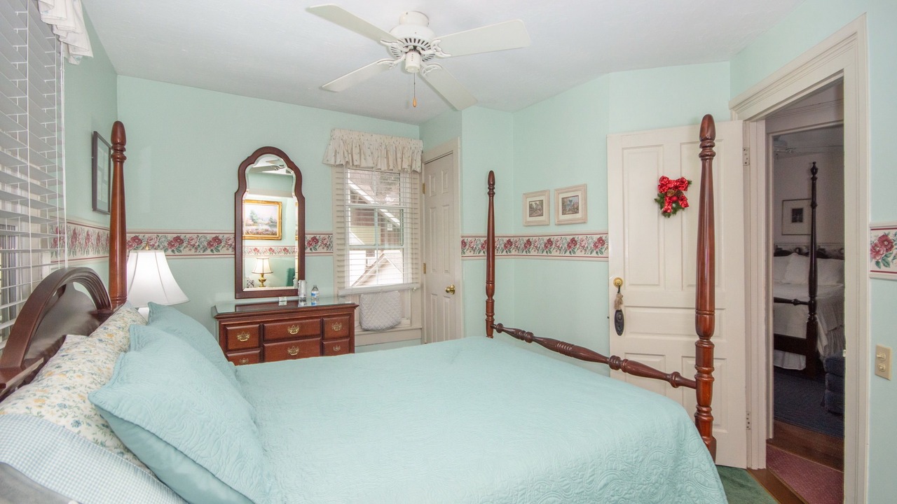 Photo of Bedroom in Burnsville