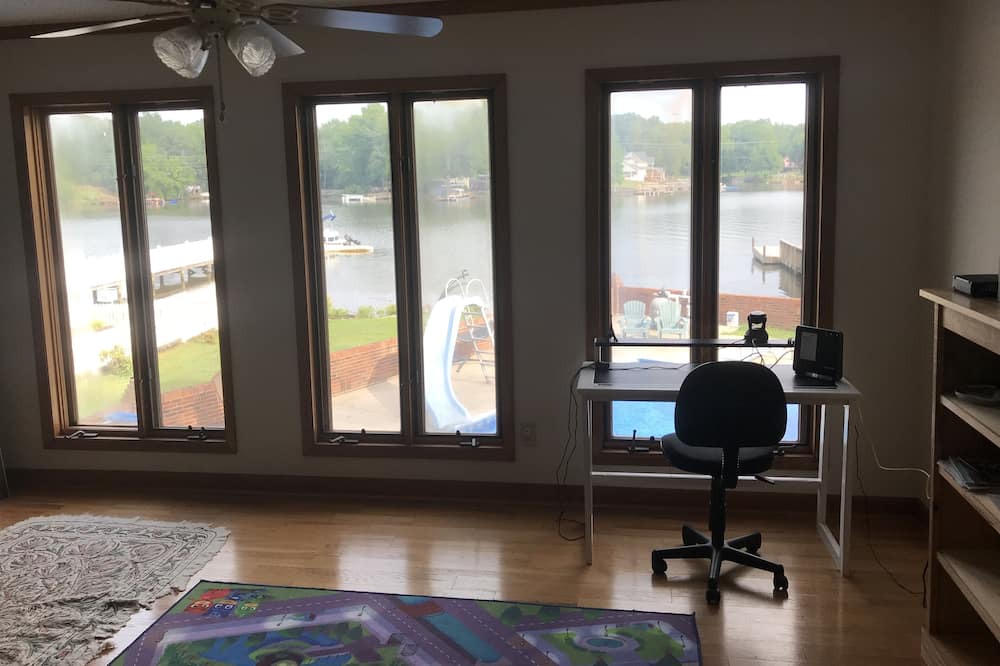 Photo of Bedroom in Southmont
