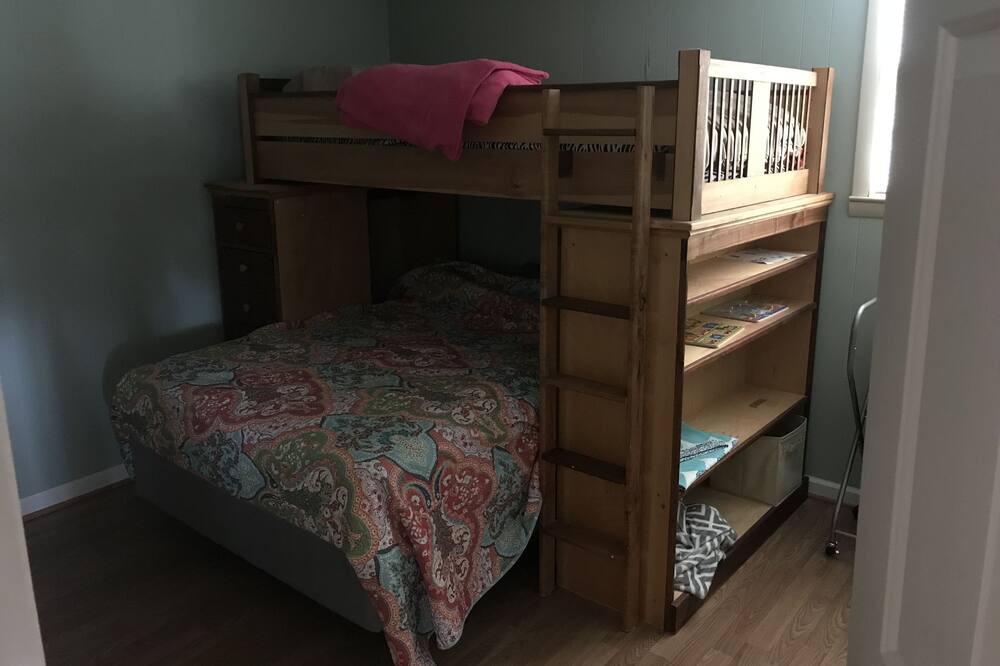 Photo of Bedroom in Southmont