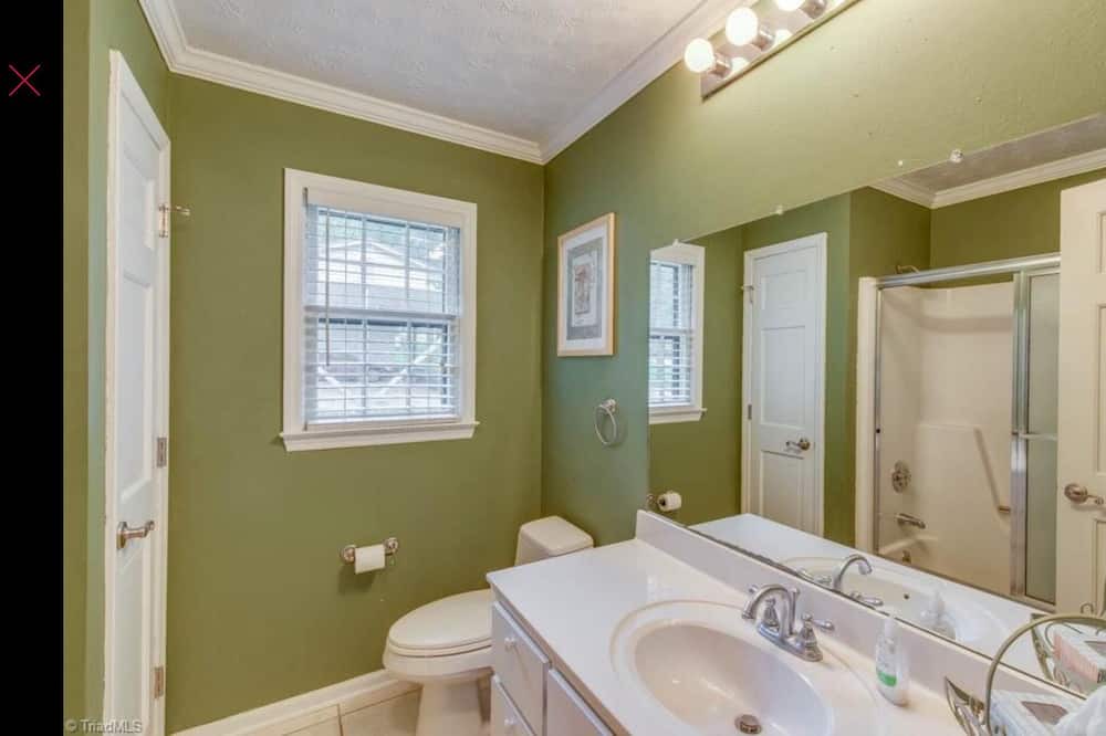 Photo of Bathroom in Southmont