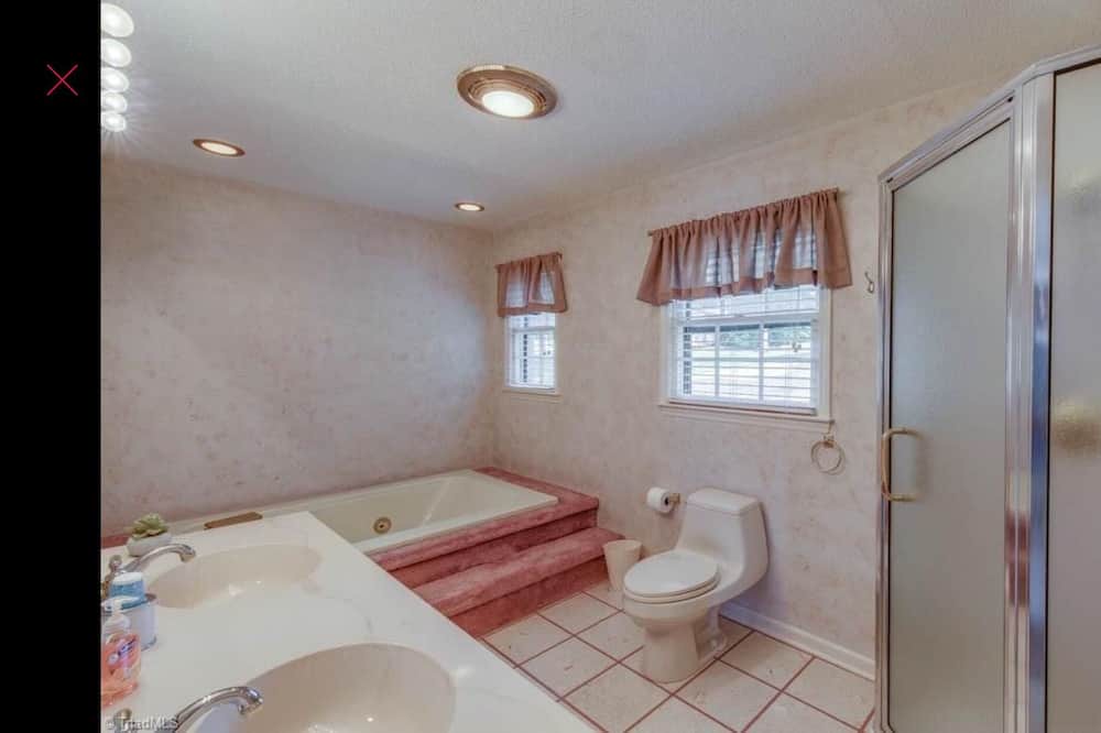 Photo of Bathroom in Southmont
