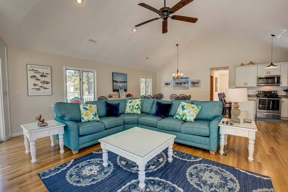Photo of Bedroom in Corolla Light