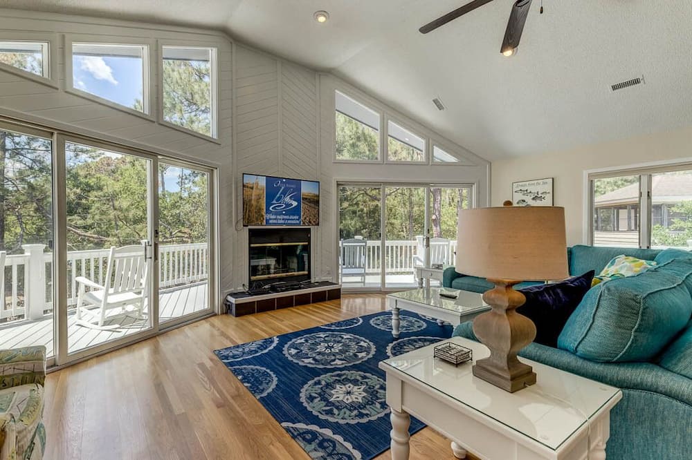 Photo of Bedroom in Corolla Light