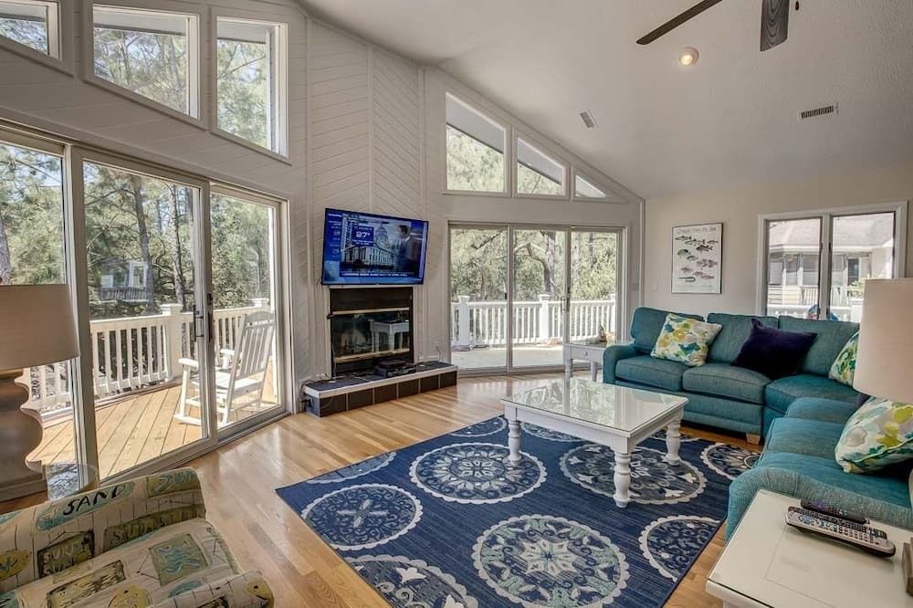 Photo of Bedroom in Corolla Light