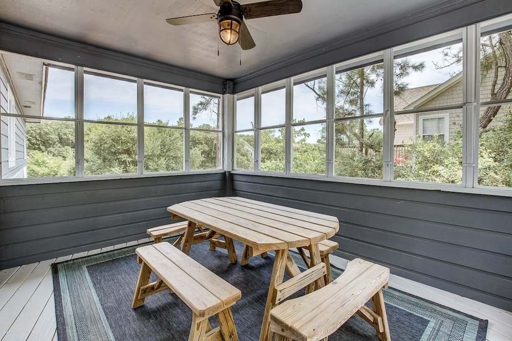 Photo of Outdoor in Corolla Light