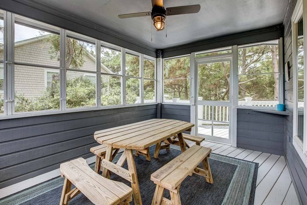 Photo of Outdoor in Corolla Light