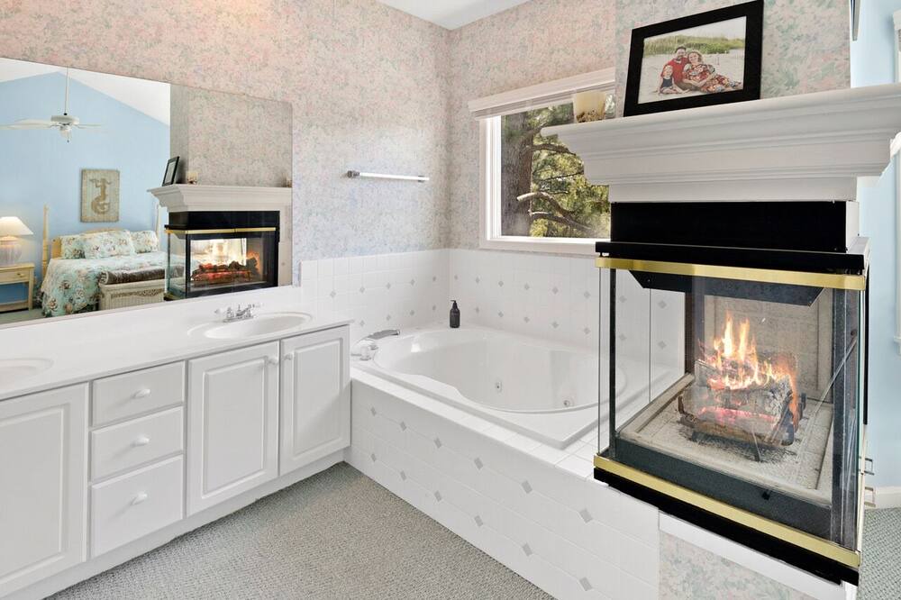Photo of Bathroom in Corolla Light