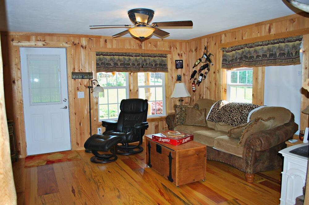 Photo of Livingroom in Warrensville