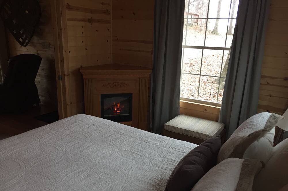 Photo of Bedroom in Boonville